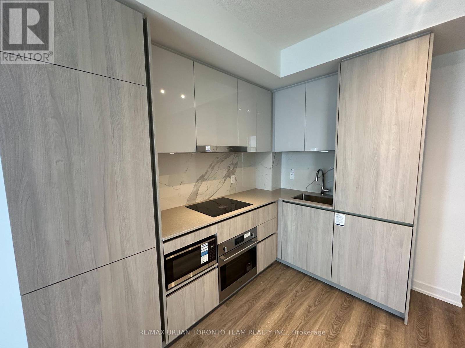 5515 - 8 Interchange Way, Vaughan, Ontario L4K 5Z7 - Photo 3 - N12809292