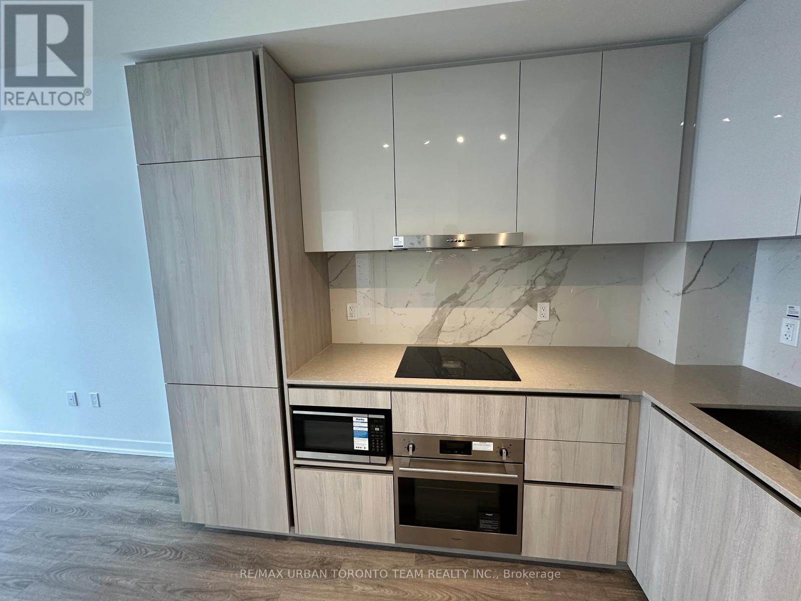 5515 - 8 Interchange Way, Vaughan, Ontario L4K 5Z7 - Photo 4 - N12809292