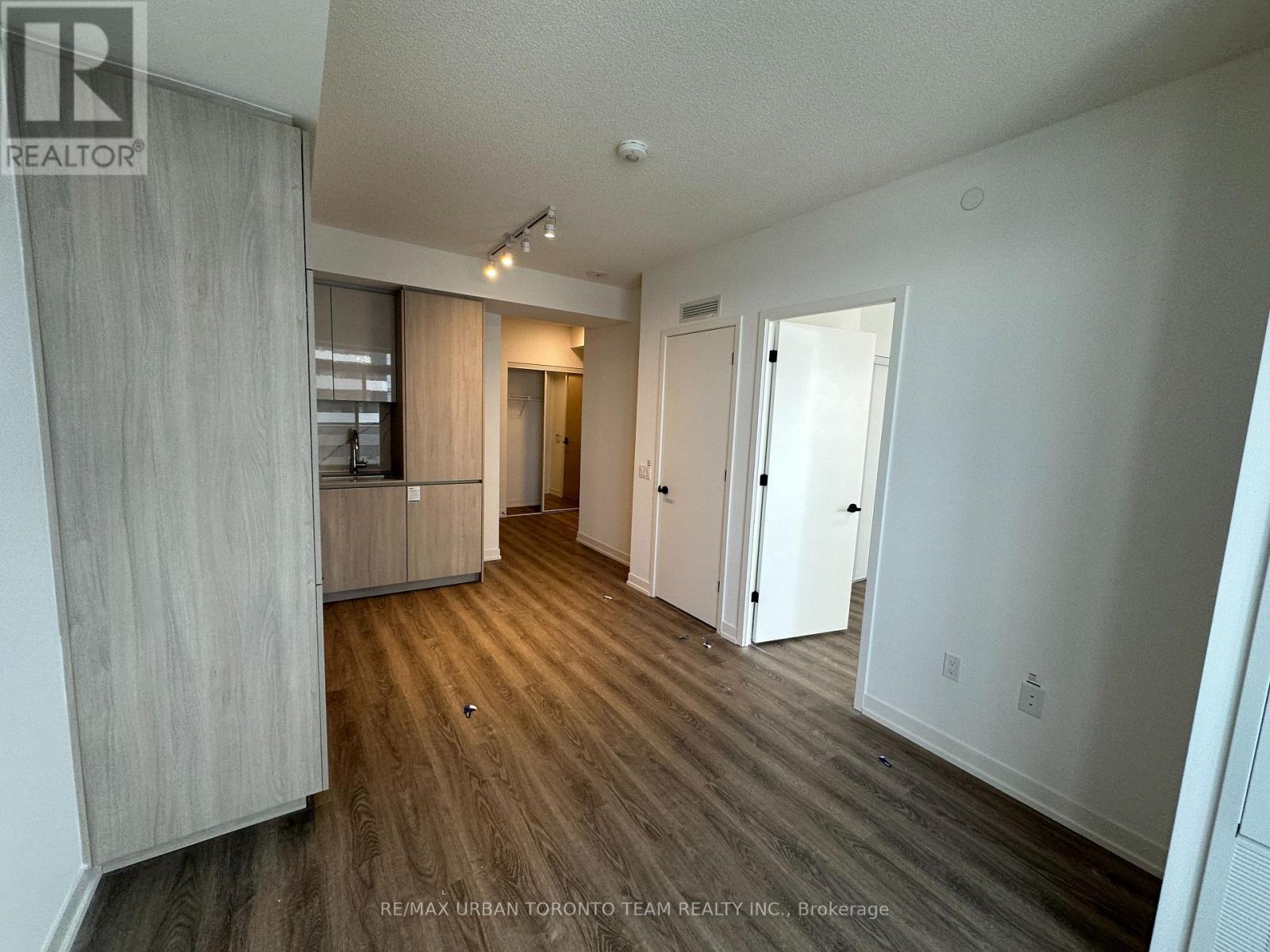 5515 - 8 Interchange Way, Vaughan, Ontario L4K 5Z7 - Photo 5 - N12809292