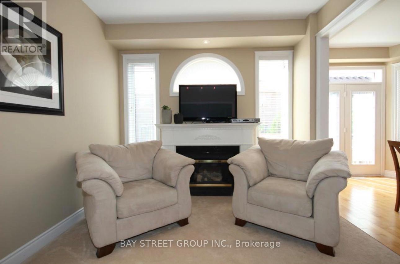 3364 Hayhurst Crescent, Oakville, Ontario  L6L 6W9 - Photo 7 - W12809276