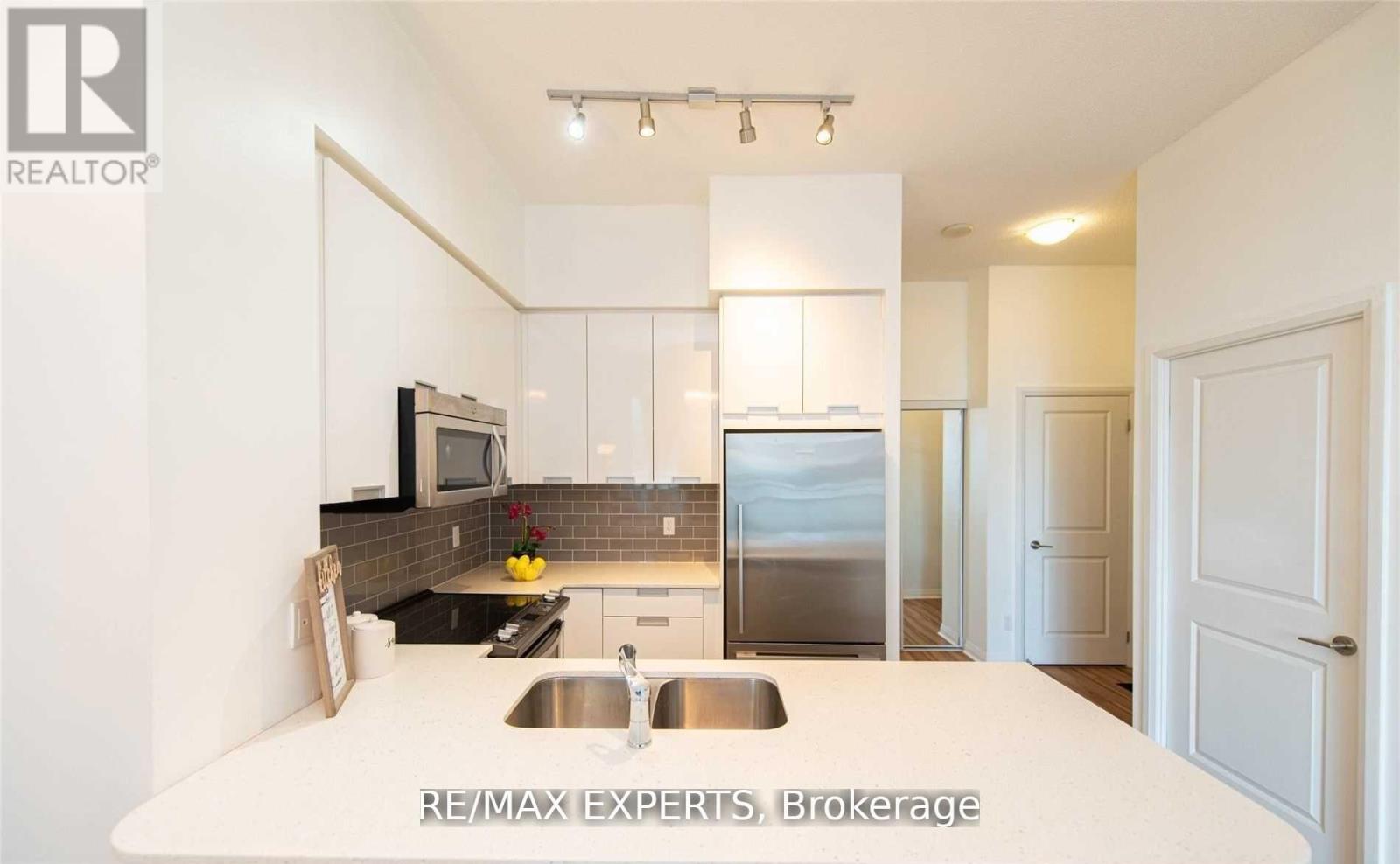 311 - 55 Eglinton Avenue W, Mississauga, Ontario  L5R 0E4 - Photo 13 - W12809284