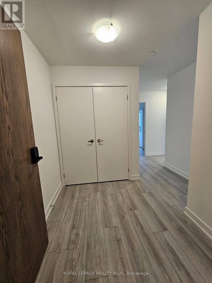 1109 - 1035 Southdown Road, Mississauga, Ontario  L5J 0A3 - Photo 2 - W12809288