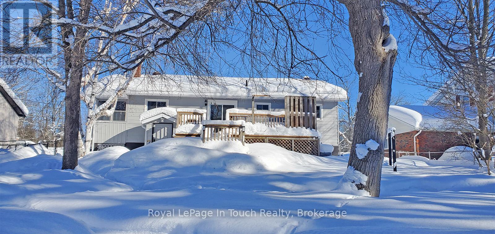 8 Cyril Martin Place, Severn, Ontario  L0K 1E0 - Photo 2 - S12809396