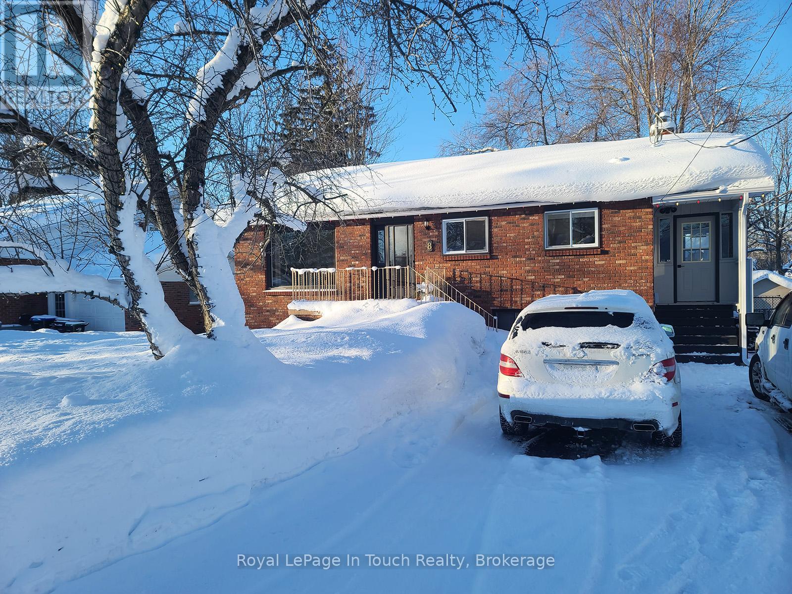 8 Cyril Martin Place, Severn, Ontario  L0K 1E0 - Photo 3 - S12809396