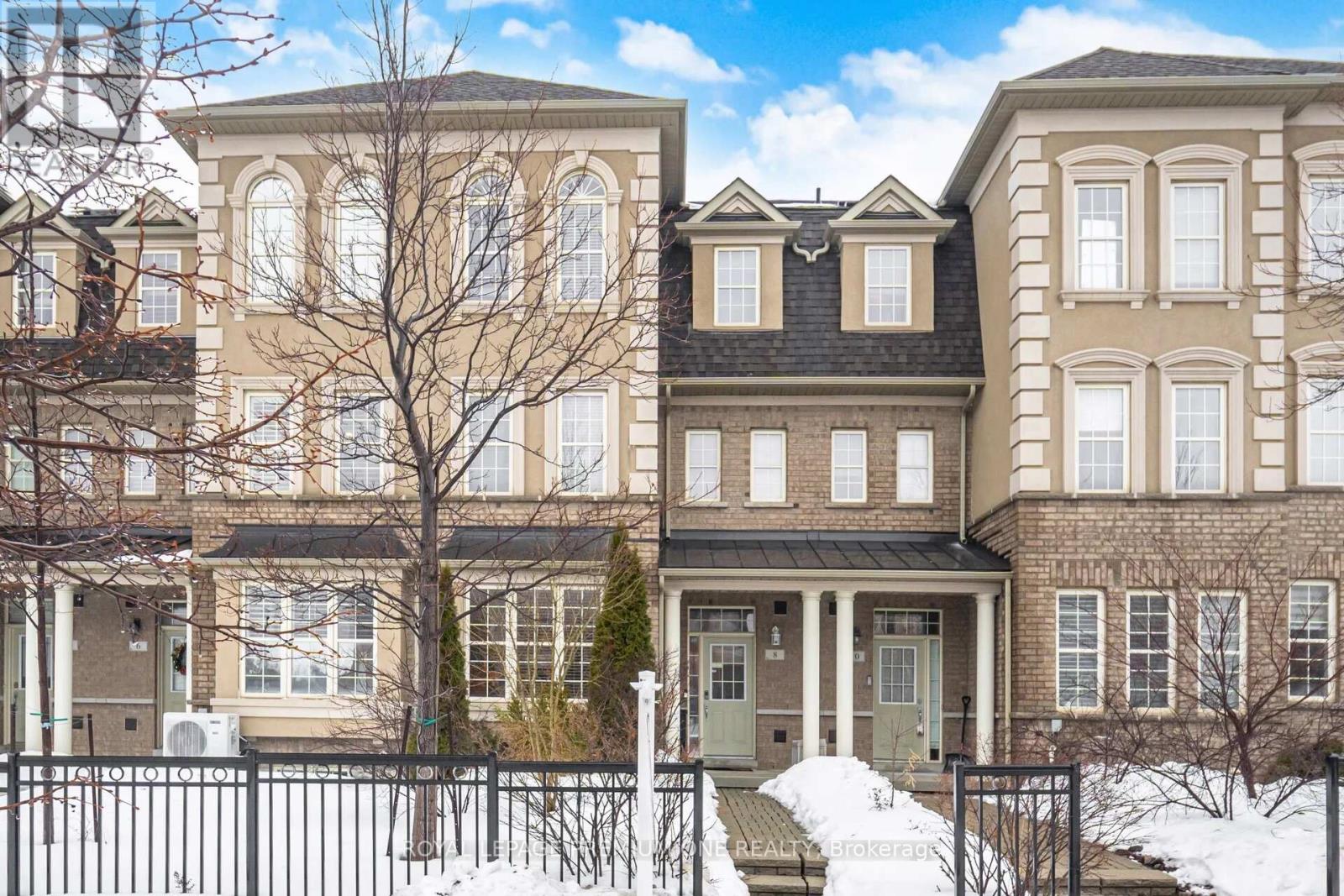 8 POETRY DRIVE, Vaughan, Ontario