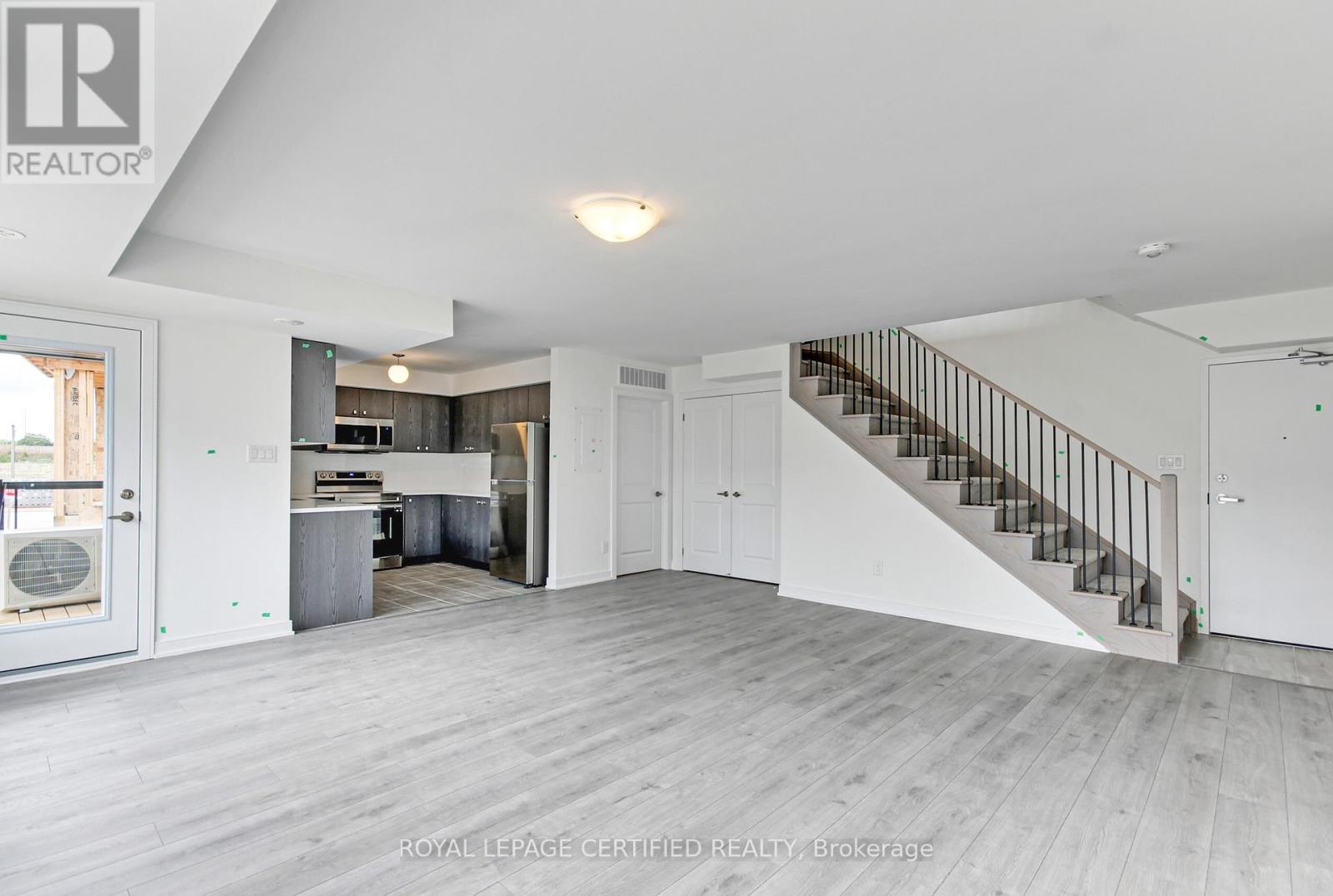 31 Appletree Lane, Barrie, Ontario  L9J 0P1 - Photo 7 - S12809342