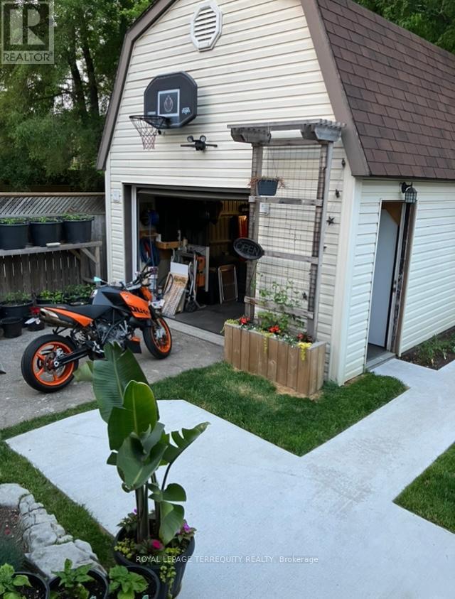 5 Acorn Avenue, Toronto, Ontario  M9B 3P7 - Photo 39 - W12800808