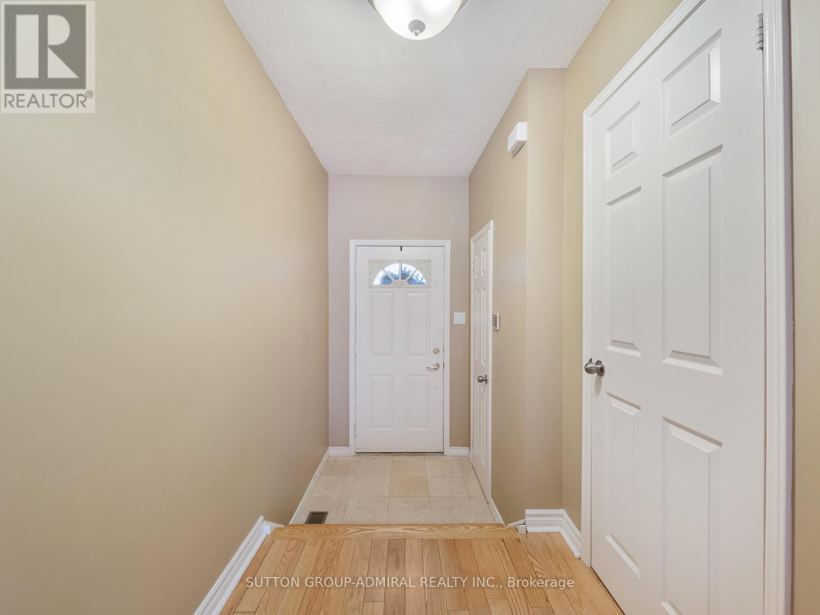 #60 - 385 The East Mall, Toronto, Ontario  M9B 6J4 - Photo 3 - W12809344