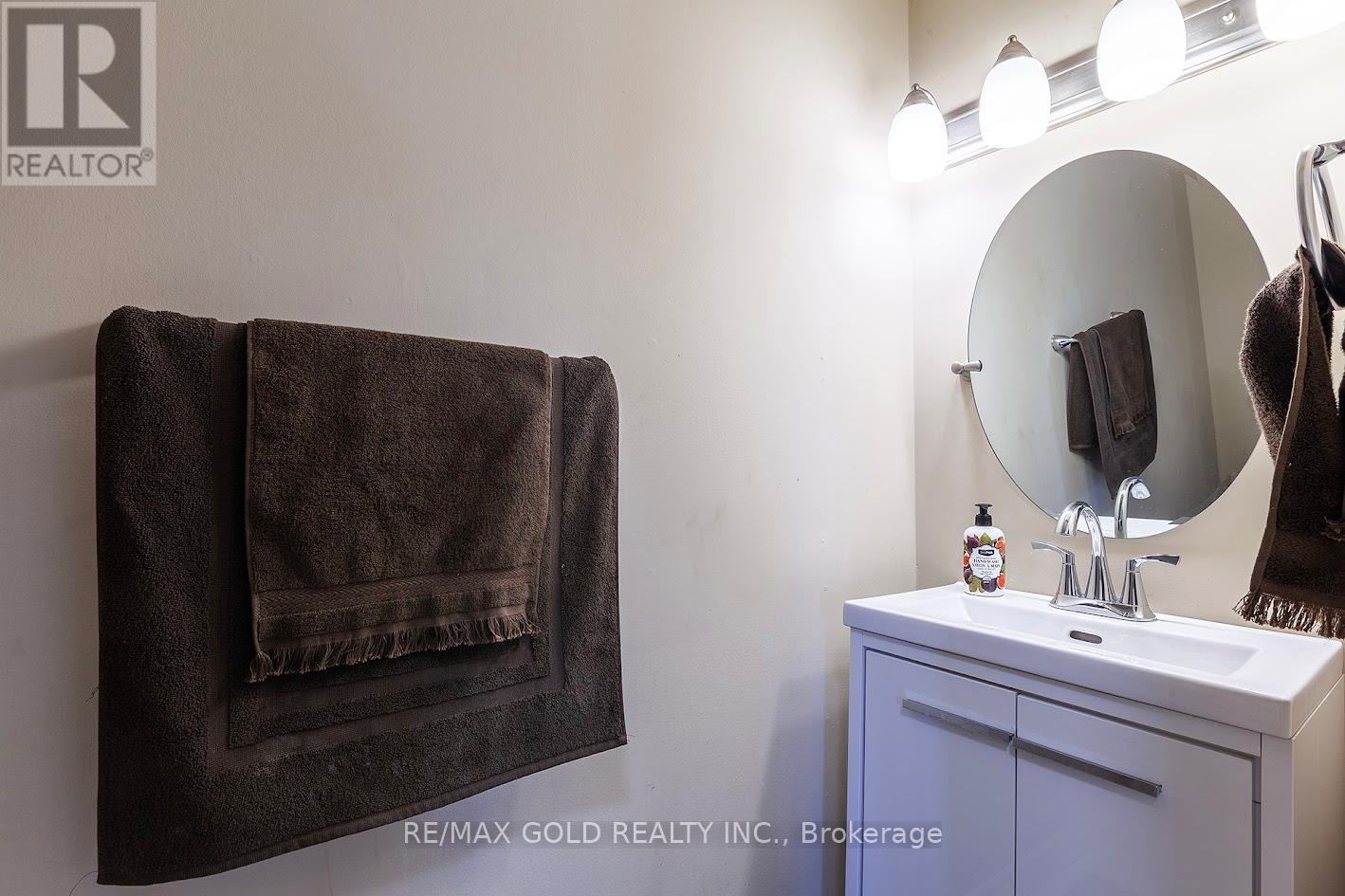 1 Ripley Crescent, Brampton (Fletcher's West), Ontario  L6Y 4S8 - Photo 9 - W12809348