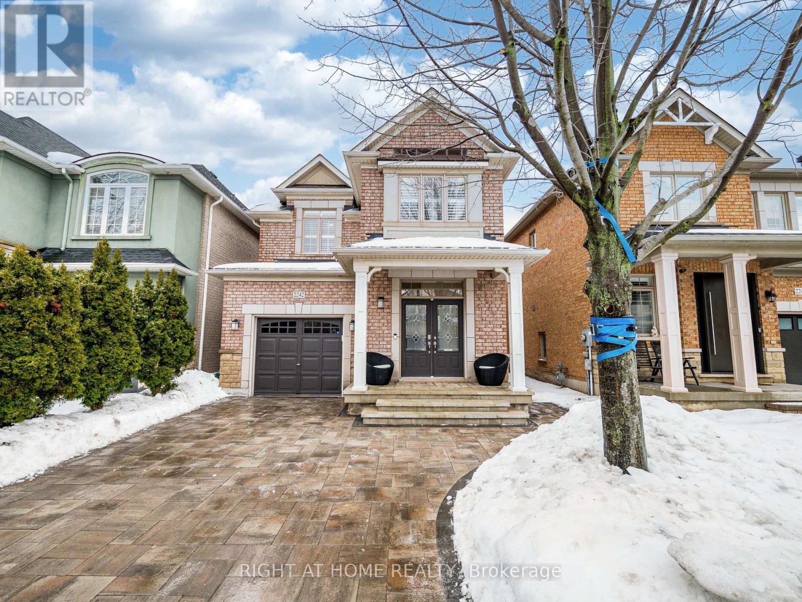 2242 Kwinter Road, Oakville, Ontario  L6M 0H2 - Photo 2 - W12809354