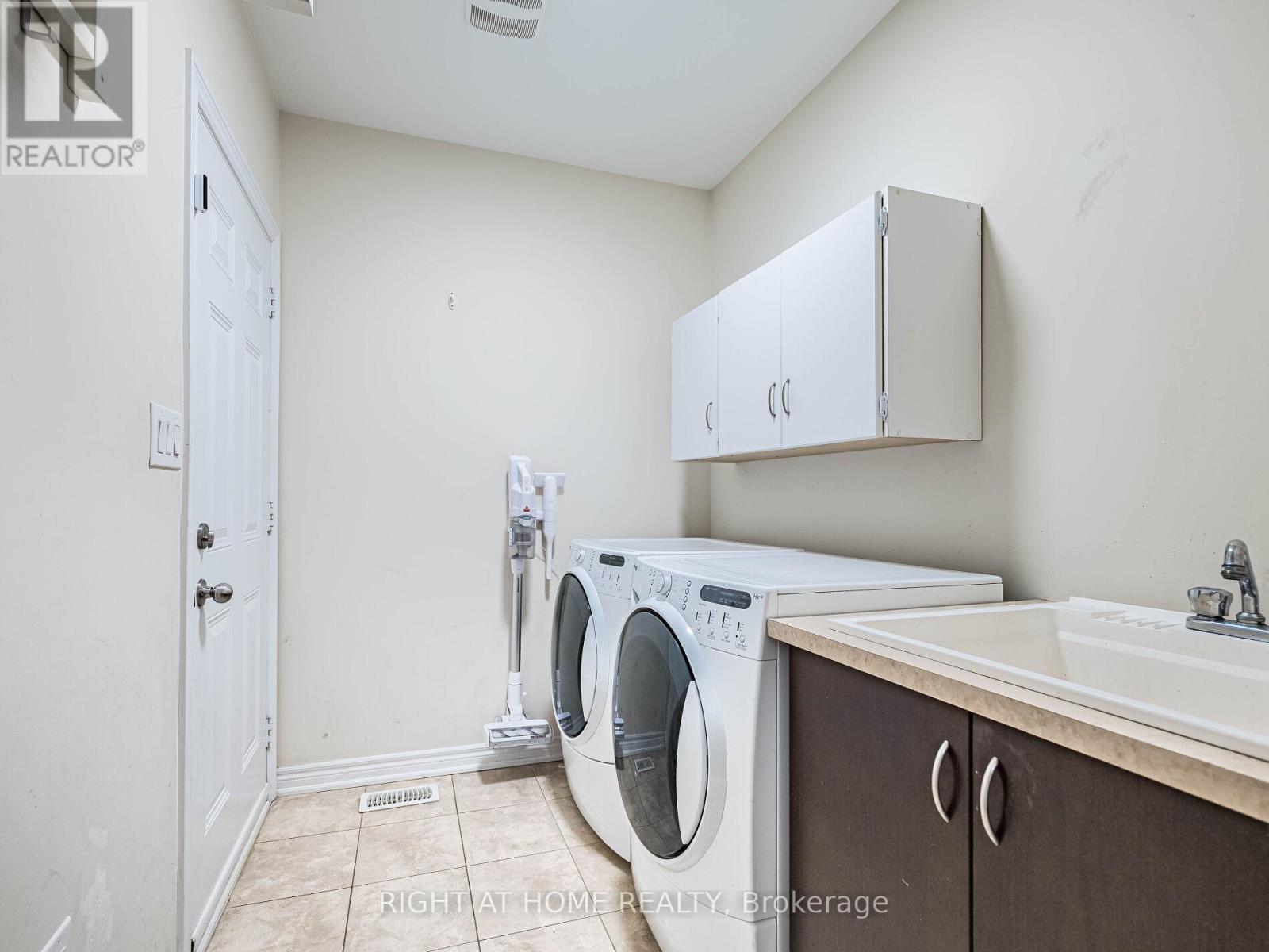 2242 Kwinter Road, Oakville, Ontario  L6M 0H2 - Photo 20 - W12809354