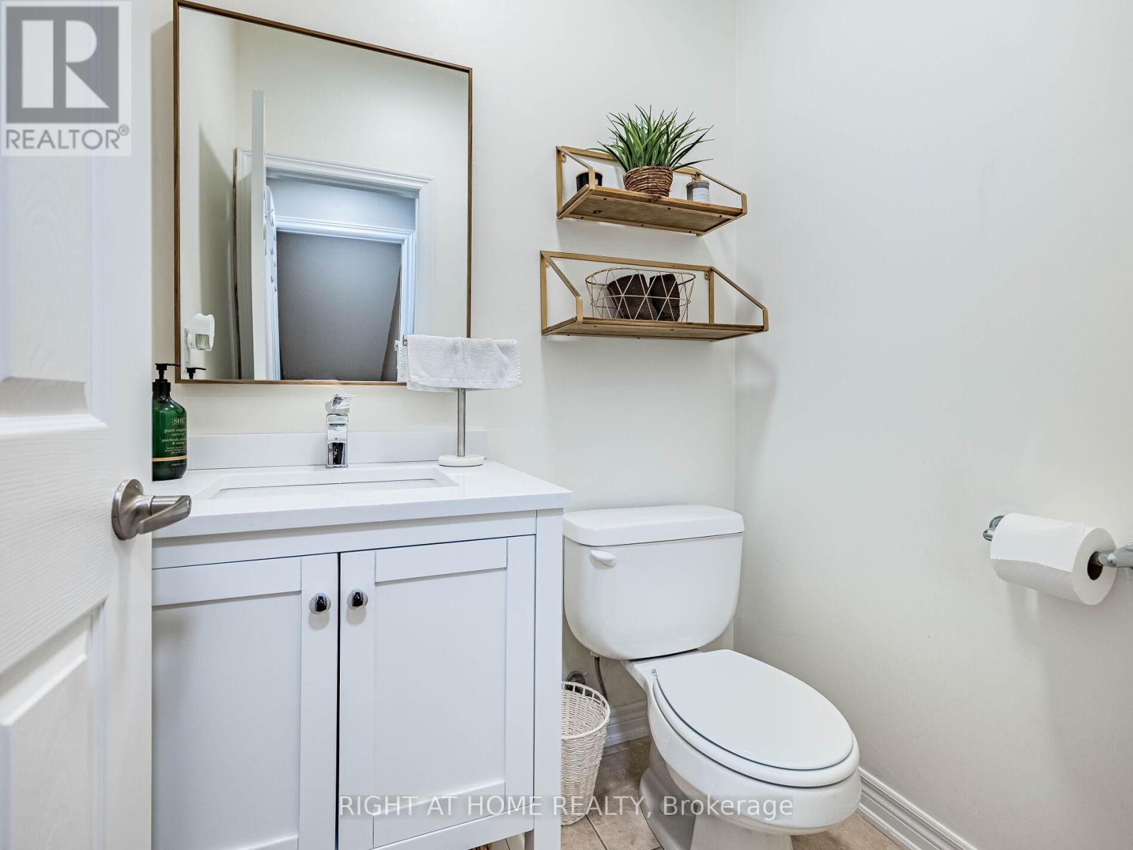 2242 Kwinter Road, Oakville, Ontario  L6M 0H2 - Photo 22 - W12809354