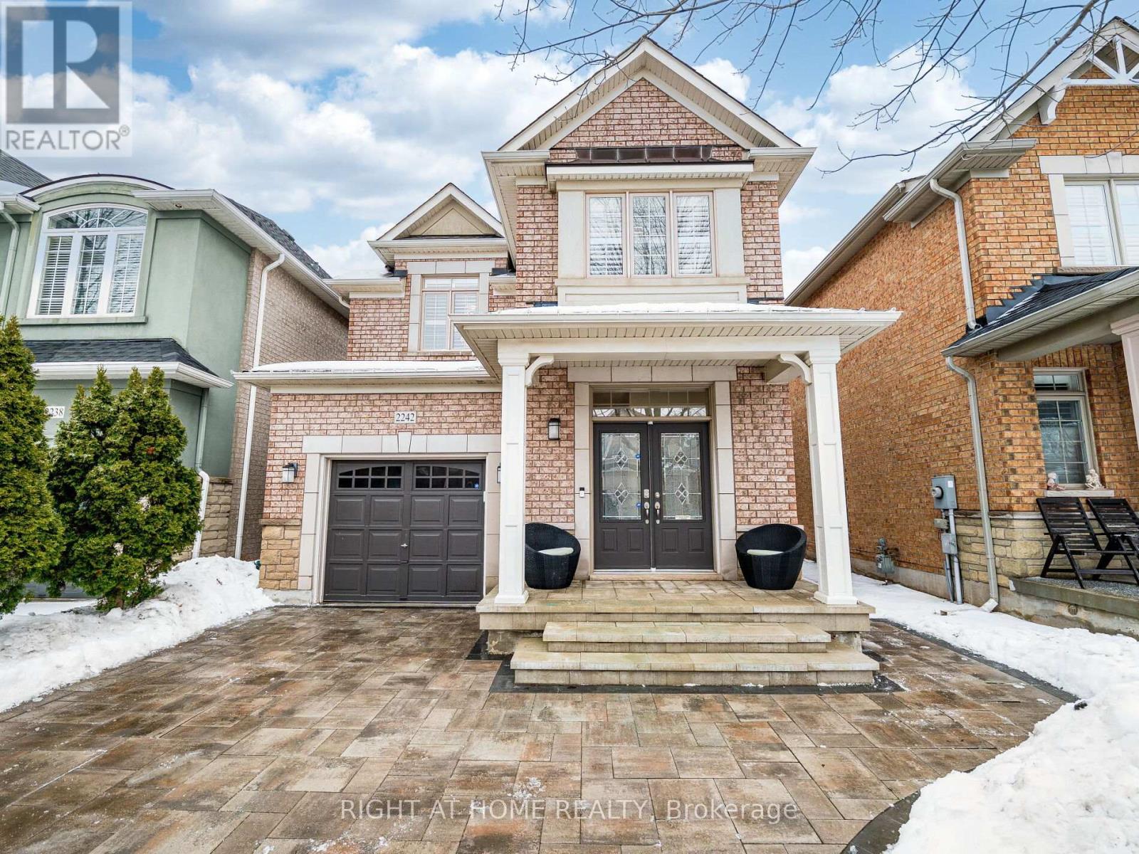 2242 Kwinter Road, Oakville, Ontario  L6M 0H2 - Photo 3 - W12809354