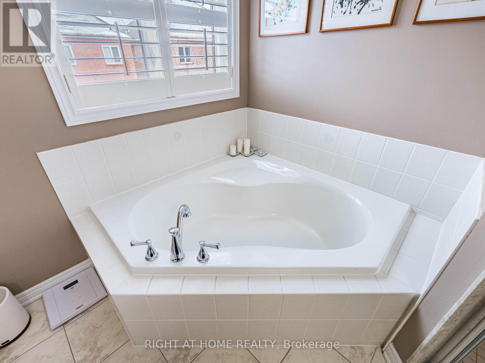 2242 Kwinter Road, Oakville, Ontario  L6M 0H2 - Photo 38 - W12809354