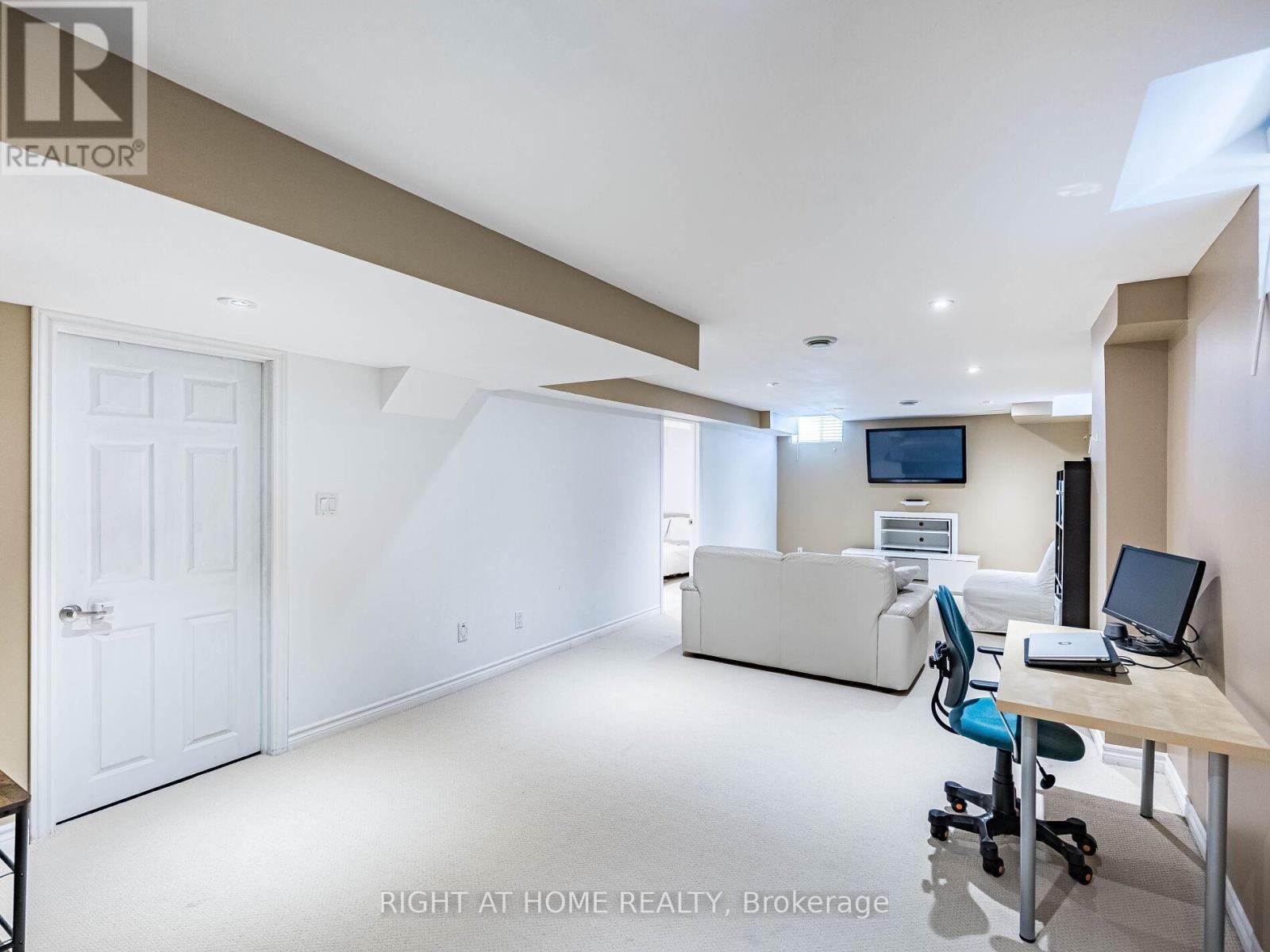 2242 Kwinter Road, Oakville, Ontario  L6M 0H2 - Photo 39 - W12809354