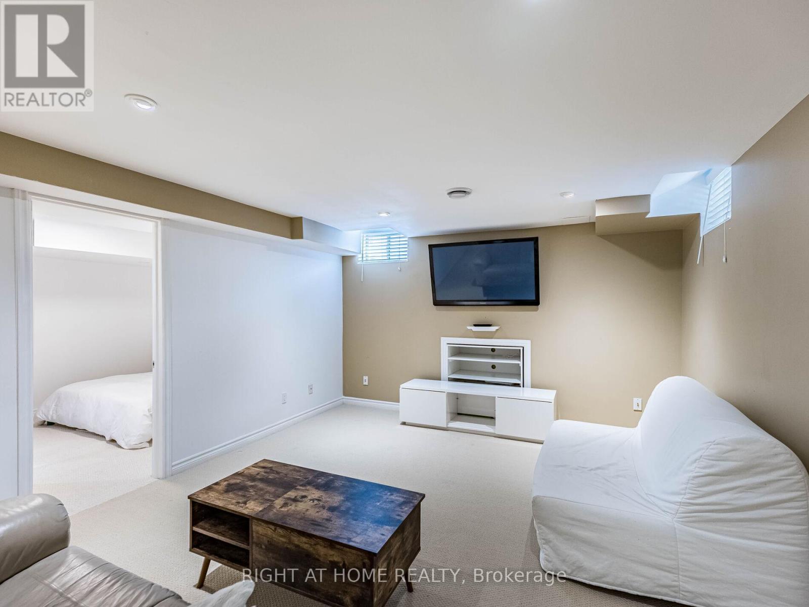 2242 Kwinter Road, Oakville, Ontario  L6M 0H2 - Photo 42 - W12809354