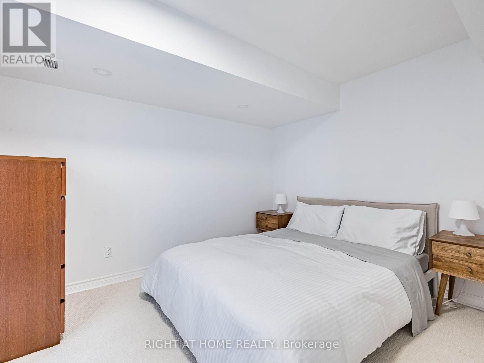 2242 Kwinter Road, Oakville, Ontario  L6M 0H2 - Photo 43 - W12809354