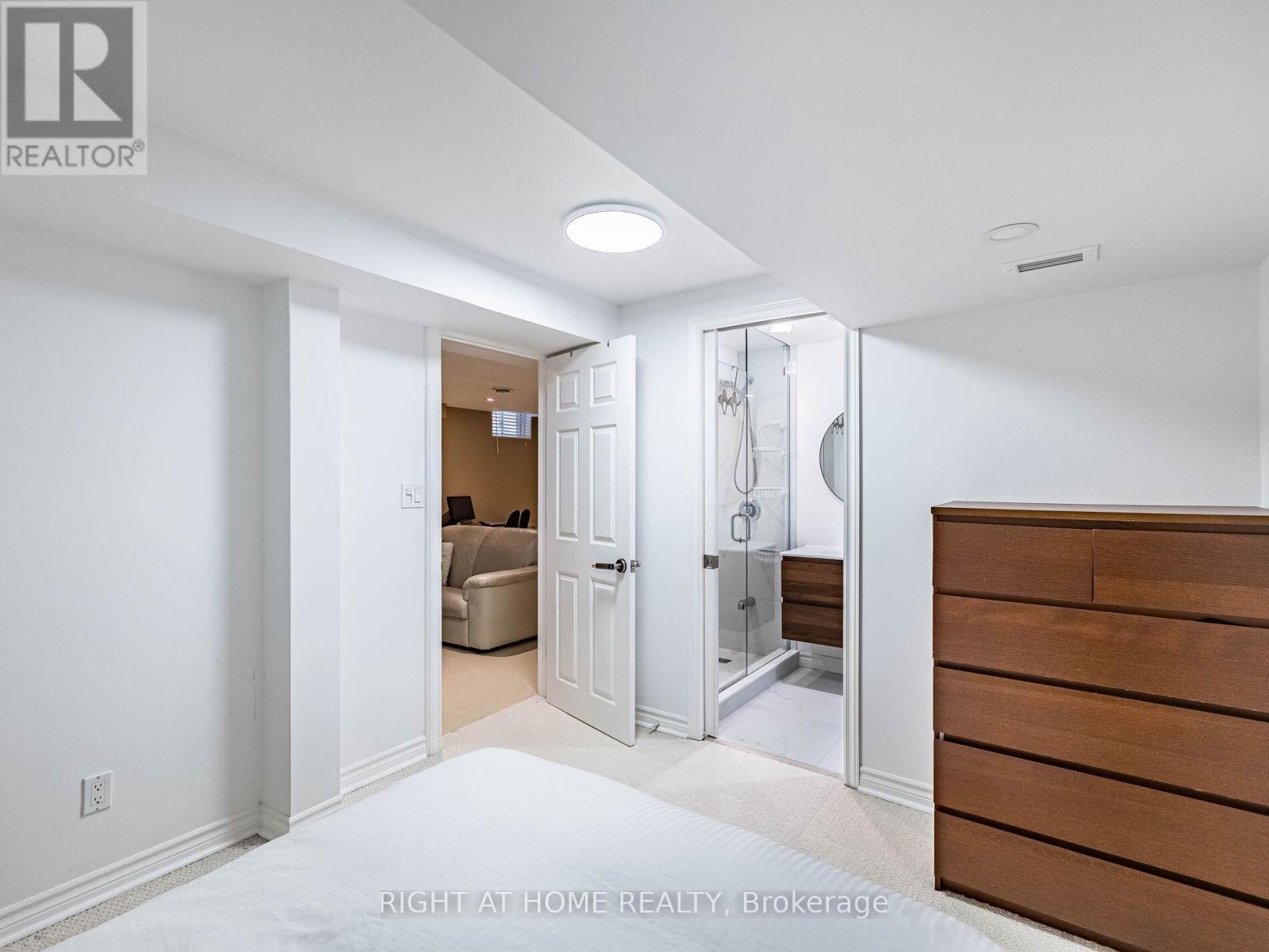 2242 Kwinter Road, Oakville, Ontario  L6M 0H2 - Photo 44 - W12809354