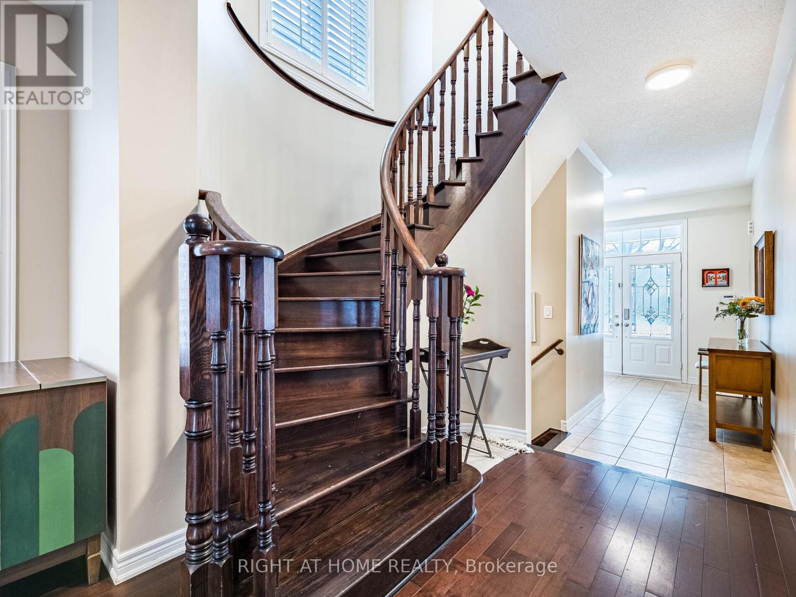 2242 Kwinter Road, Oakville, Ontario  L6M 0H2 - Photo 9 - W12809354