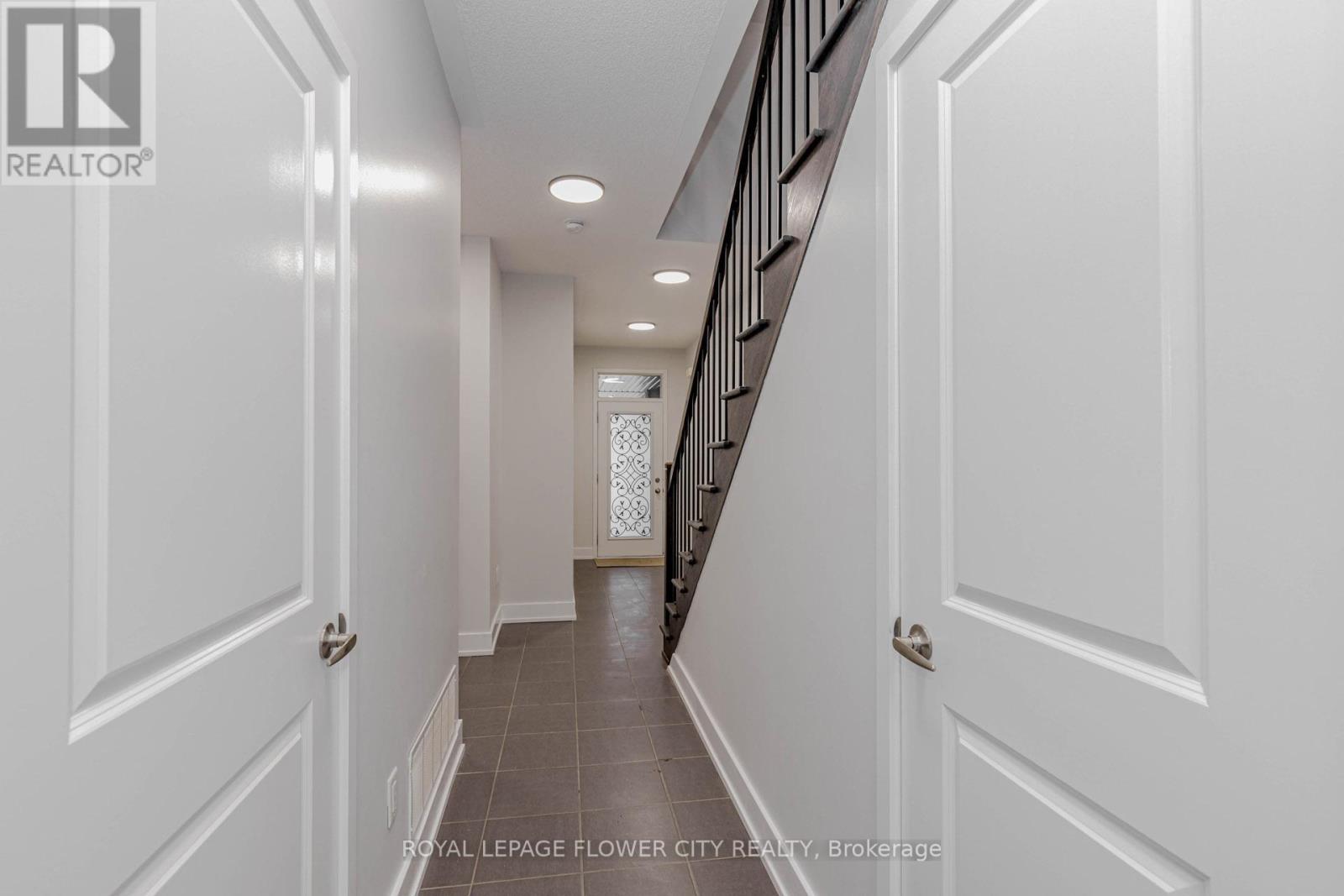 191 Sabina Drive, Oakville, Ontario  L6H 7C3 - Photo 12 - W12809360