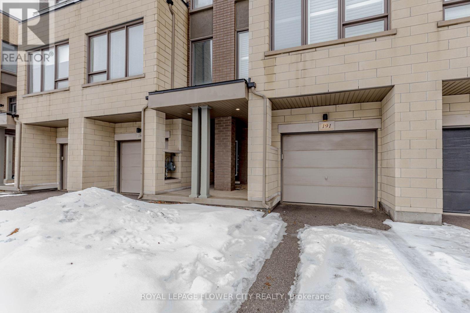 191 Sabina Drive, Oakville, Ontario  L6H 7C3 - Photo 4 - W12809360