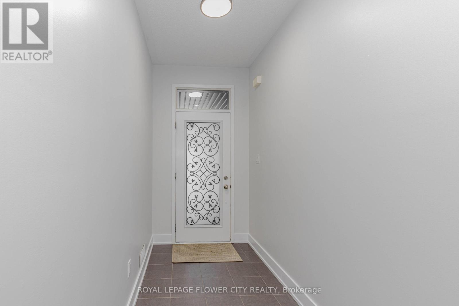 191 Sabina Drive, Oakville, Ontario  L6H 7C3 - Photo 7 - W12809360