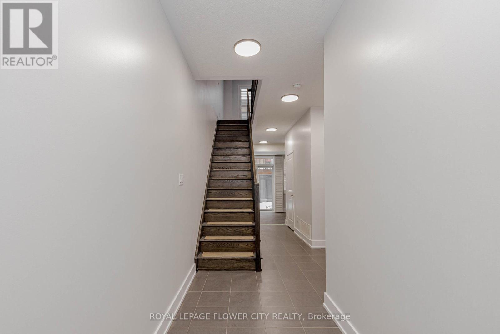 191 Sabina Drive, Oakville, Ontario  L6H 7C3 - Photo 8 - W12809360