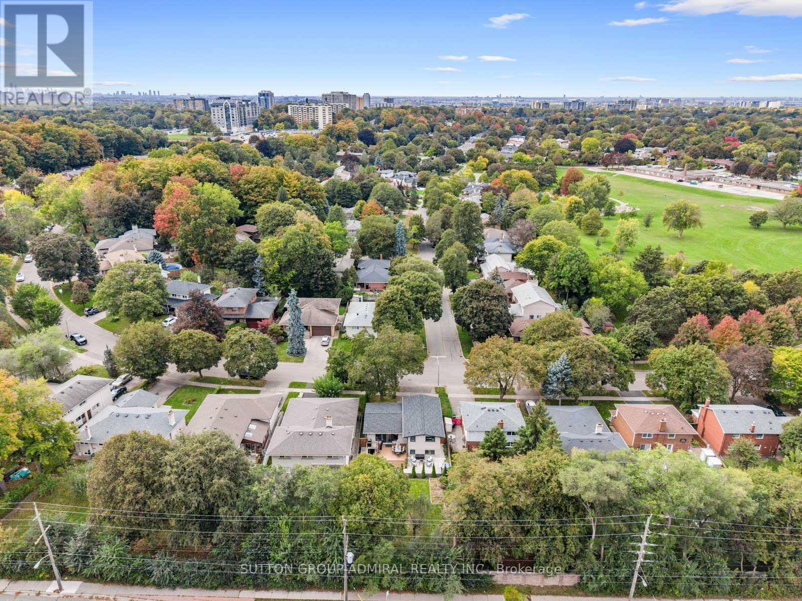 41 Waterford Drive, Toronto, Ontario  M9R 2N5 - Photo 34 - W12809376