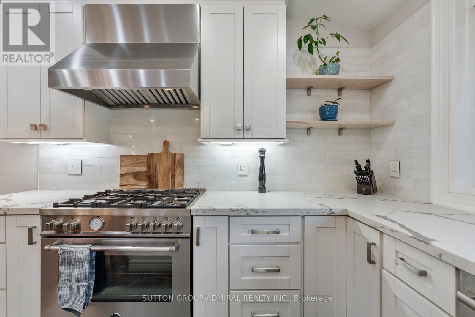 41 Waterford Drive, Toronto, Ontario  M9R 2N5 - Photo 6 - W12809376