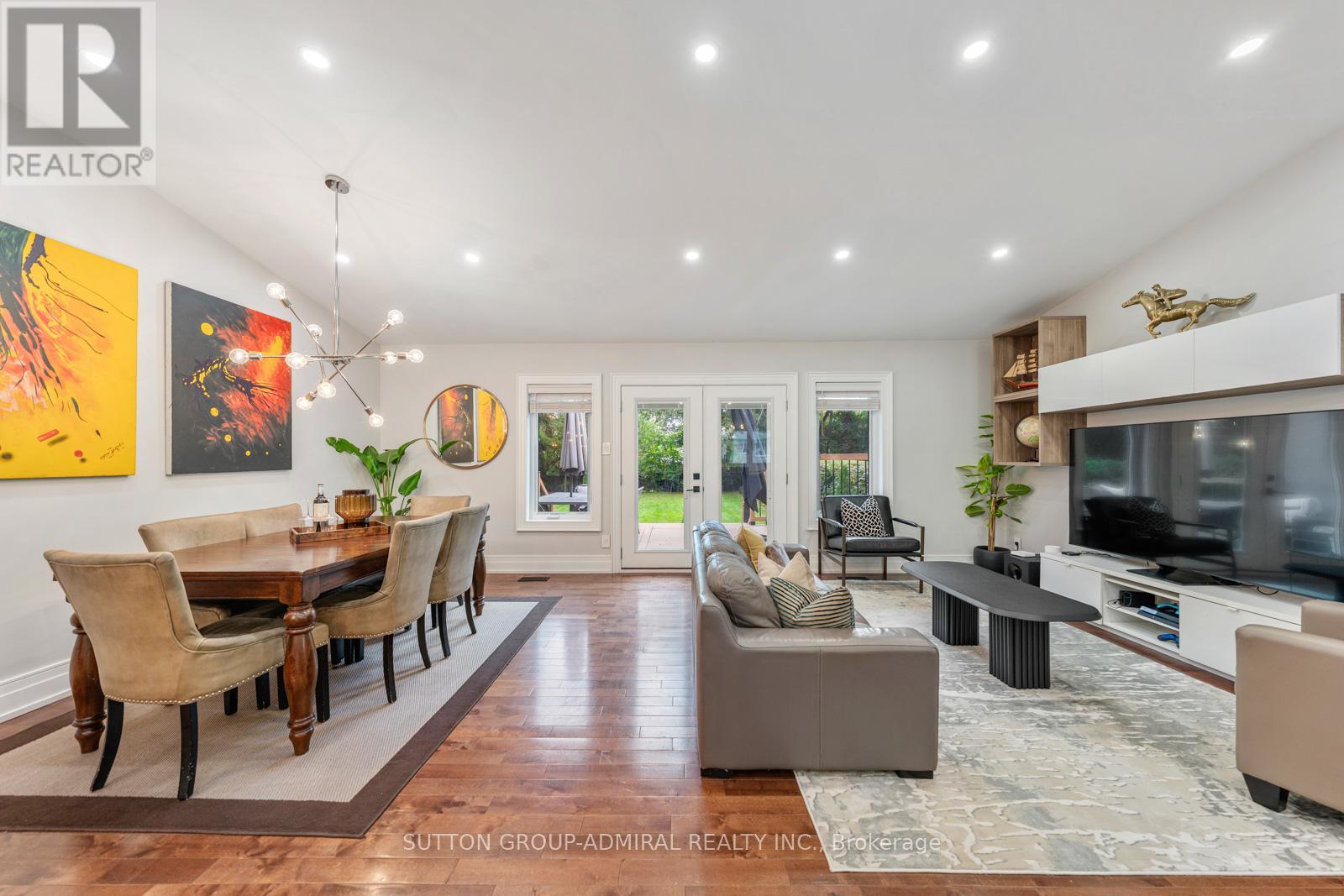 41 Waterford Drive, Toronto, Ontario  M9R 2N5 - Photo 9 - W12809376