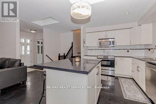 46 Elgin Drive, Brampton, Ontario  L6Y 1A8 - Photo 11 - W12809388