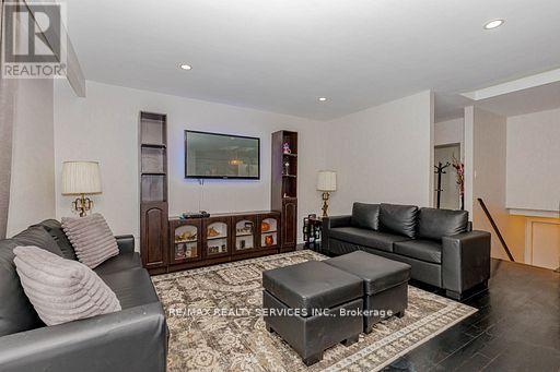 46 Elgin Drive, Brampton, Ontario  L6Y 1A8 - Photo 17 - W12809388