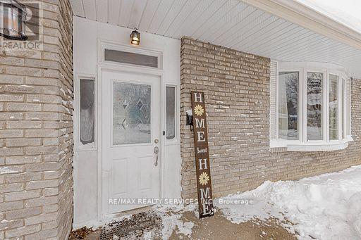 46 Elgin Drive, Brampton, Ontario  L6Y 1A8 - Photo 3 - W12809388