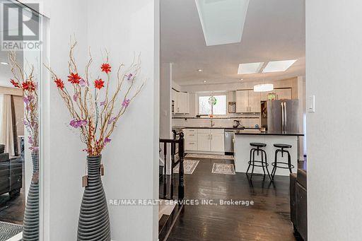 46 Elgin Drive, Brampton, Ontario  L6Y 1A8 - Photo 6 - W12809388