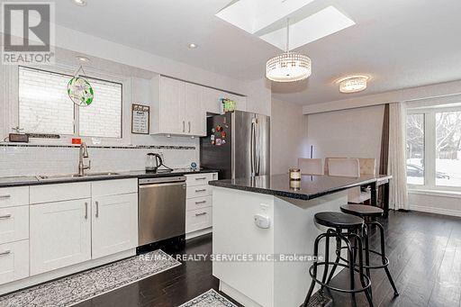 46 Elgin Drive, Brampton, Ontario  L6Y 1A8 - Photo 9 - W12809388