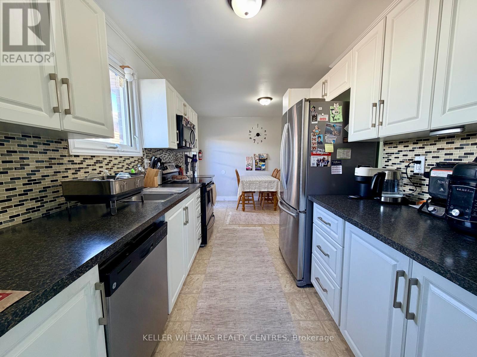 51 Manor Crescent, Orangeville, Ontario  L9W 3P2 - Photo 6 - W12809390