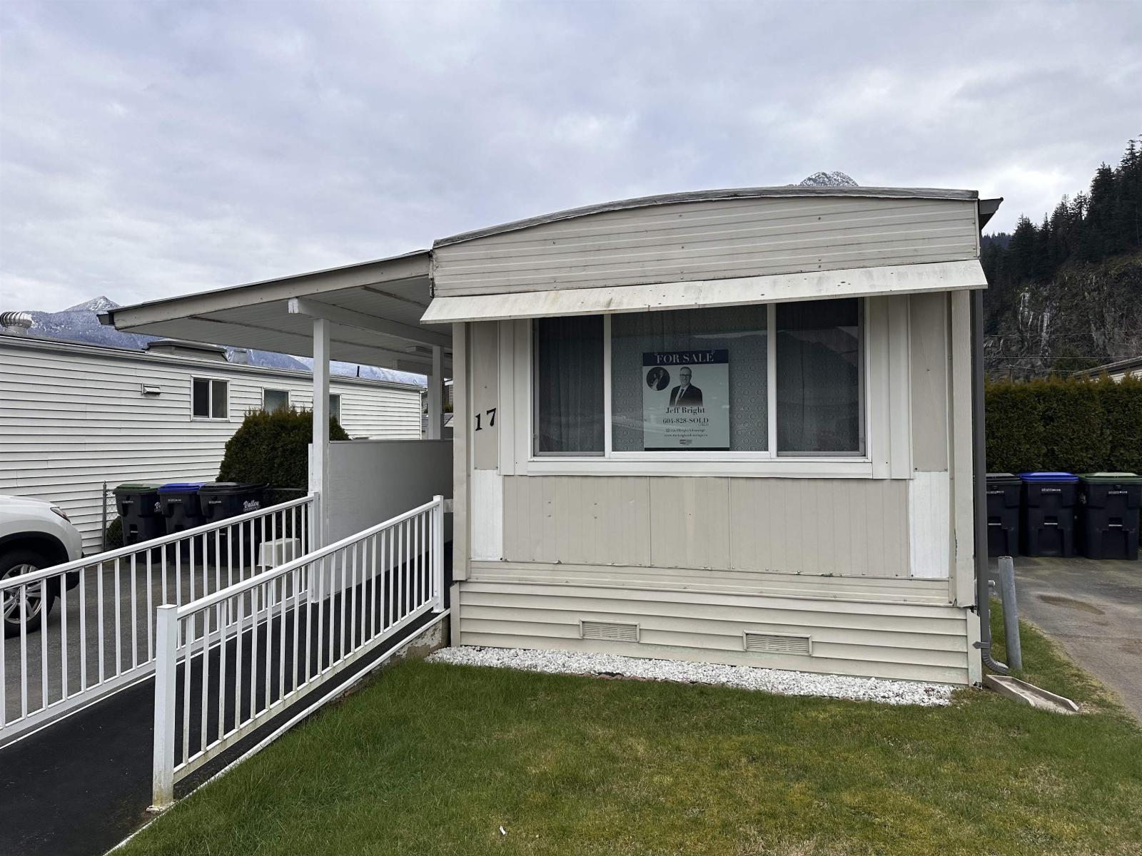 17 62780 Flood Hope Road, Hope, Hope, British Columbia  V0X 1L2 - Photo 1 - R3091797