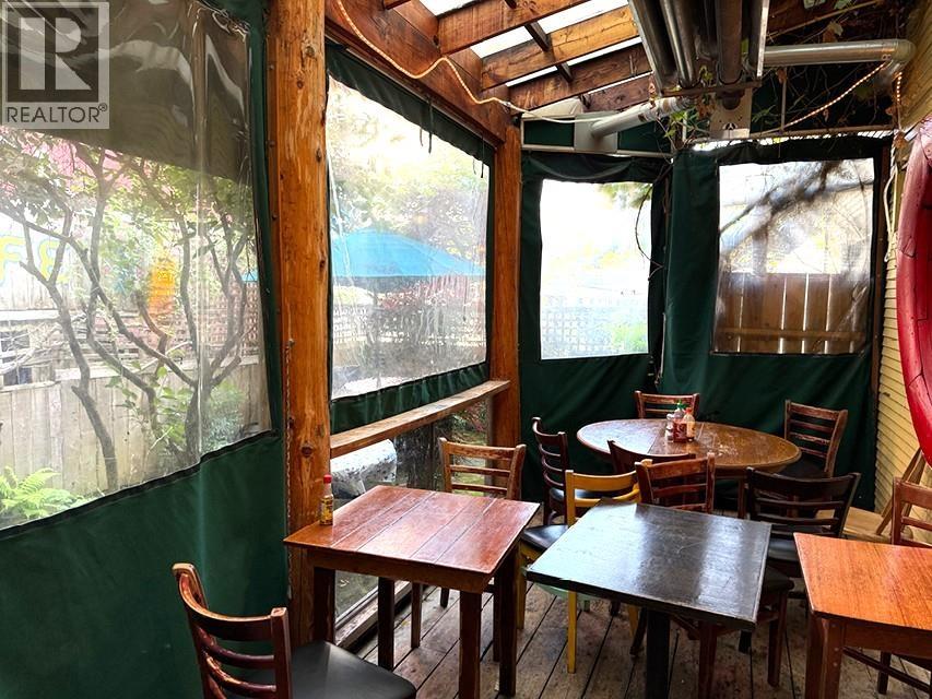 Listing Picture 3 of 5 : 2722 W 4TH AVENUE, Vancouver / 溫哥華 - 魯藝地產 Yvonne Lu Group - MLS Medallion Club Member