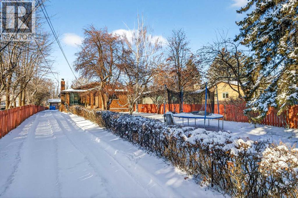 7103 Bow Crescent Nw, Calgary, Alberta  T3B 2C9 - Photo 4 - A2287821