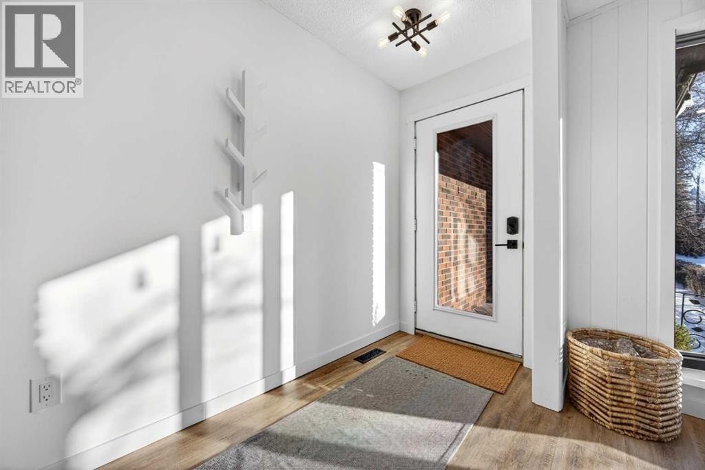 7103 Bow Crescent Nw, Calgary, Alberta  T3B 2C9 - Photo 7 - A2287821