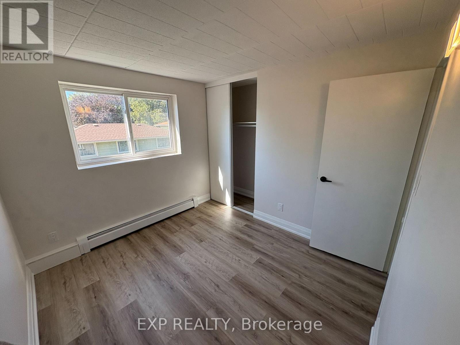 406 - 4422 Huron Street, Niagara Falls, Ontario  L2E 7C8 - Photo 2 - X12809368