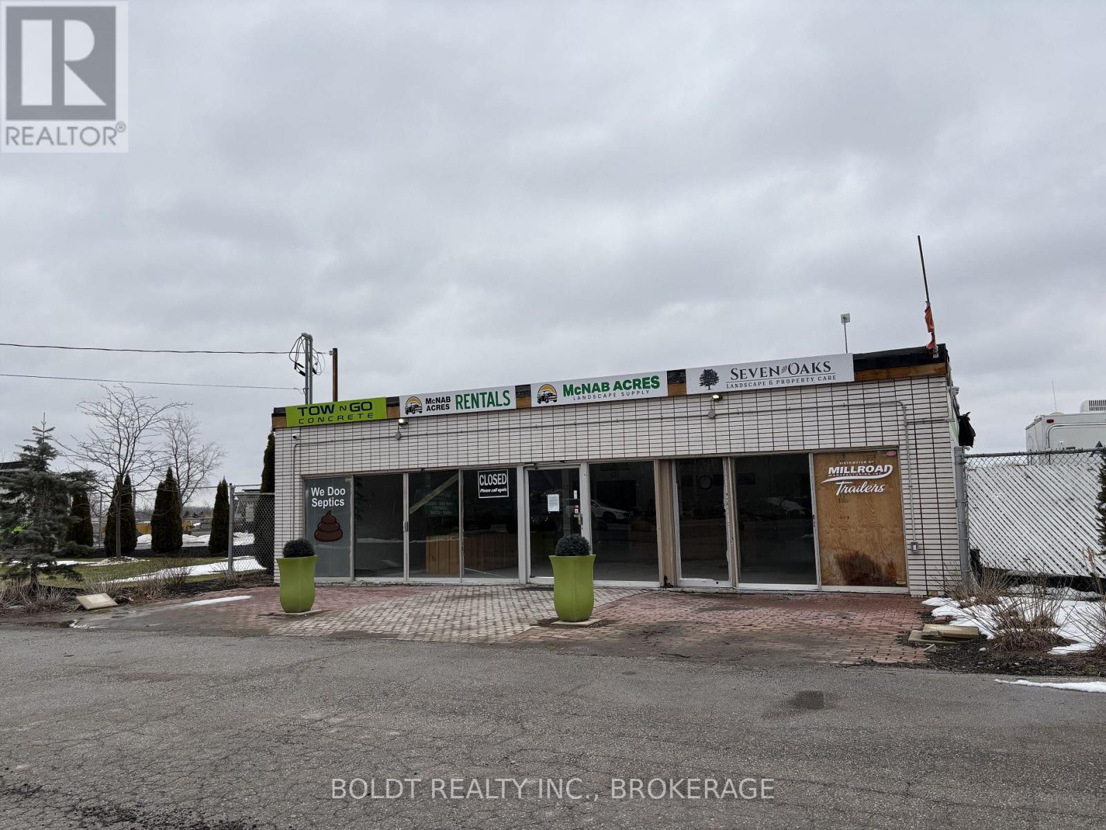 25 Niagara Stone Road, Niagara-On-The-Lake, Ontario  L0S 1J0 - Photo 2 - X12809410