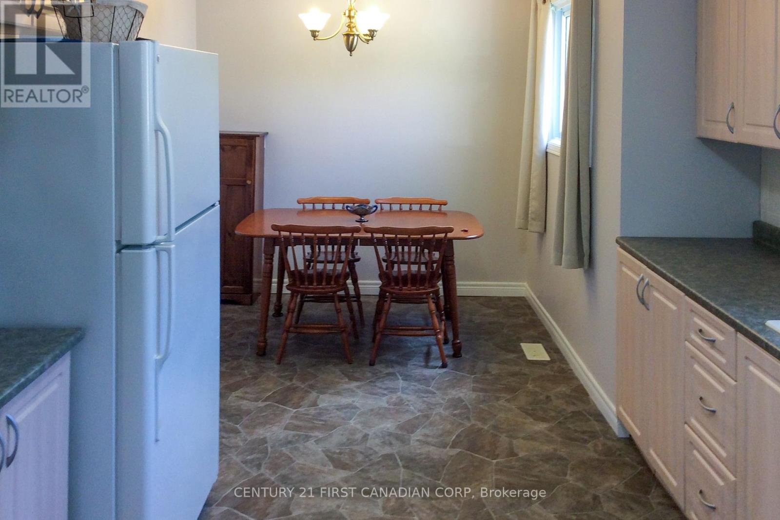 106 Angelo Drive, West Elgin, Ontario  N0L 2P0 - Photo 15 - X12461950