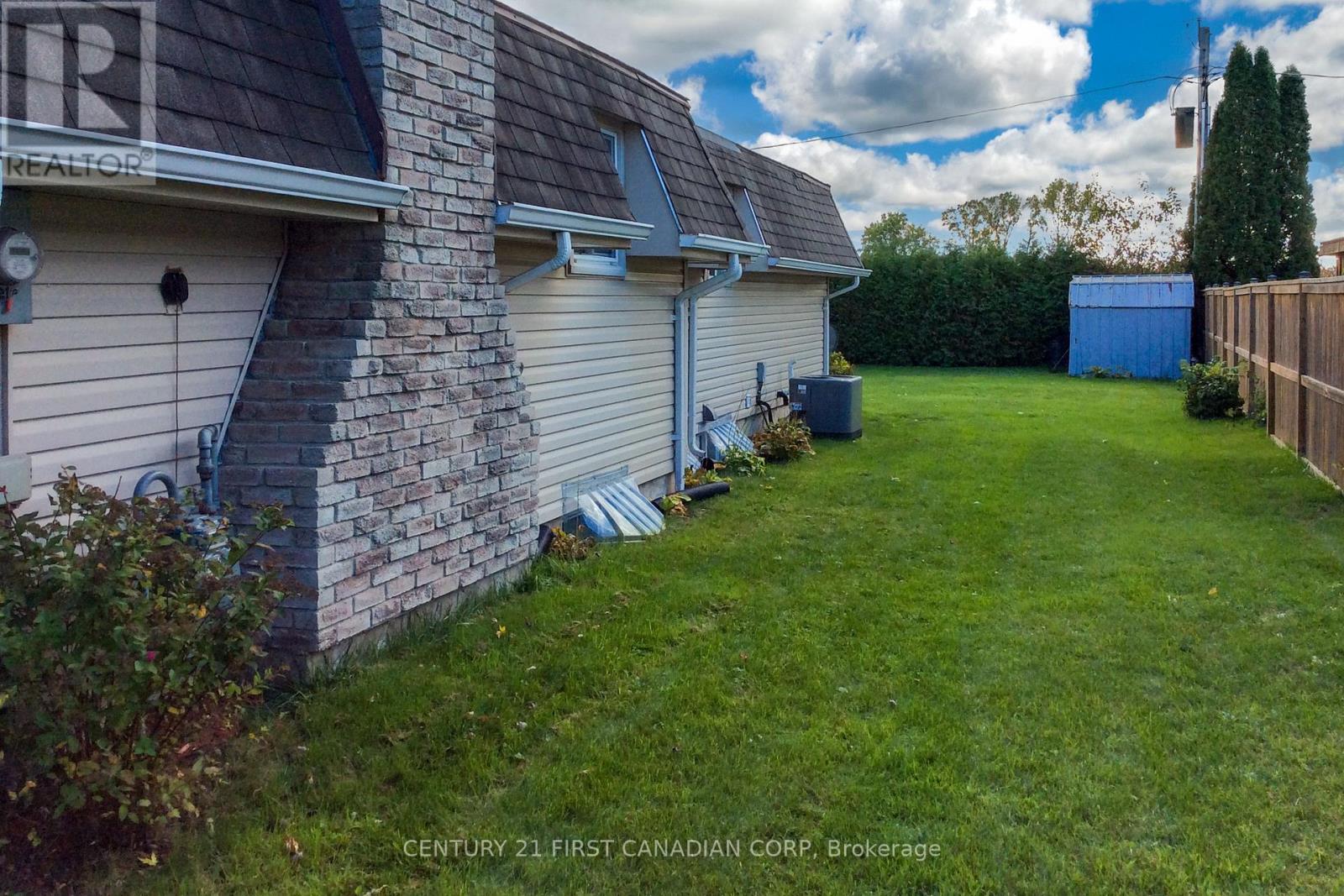 106 Angelo Drive, West Elgin, Ontario  N0L 2P0 - Photo 40 - X12461950