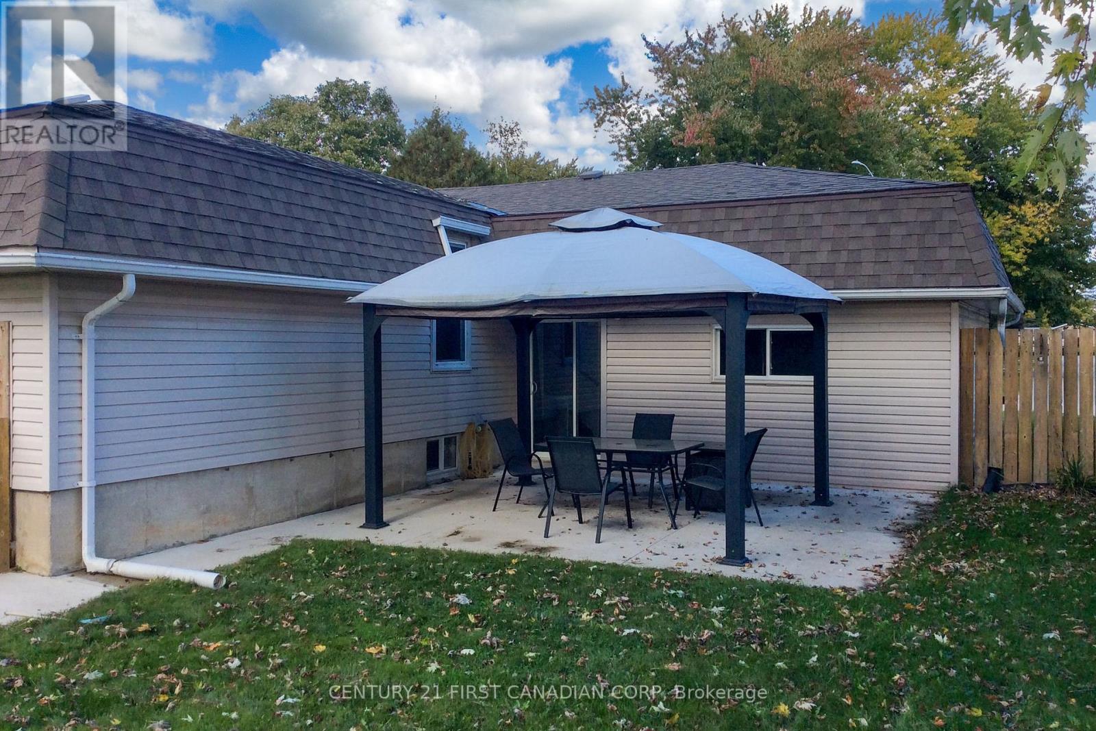 106 Angelo Drive, West Elgin, Ontario  N0L 2P0 - Photo 45 - X12461950