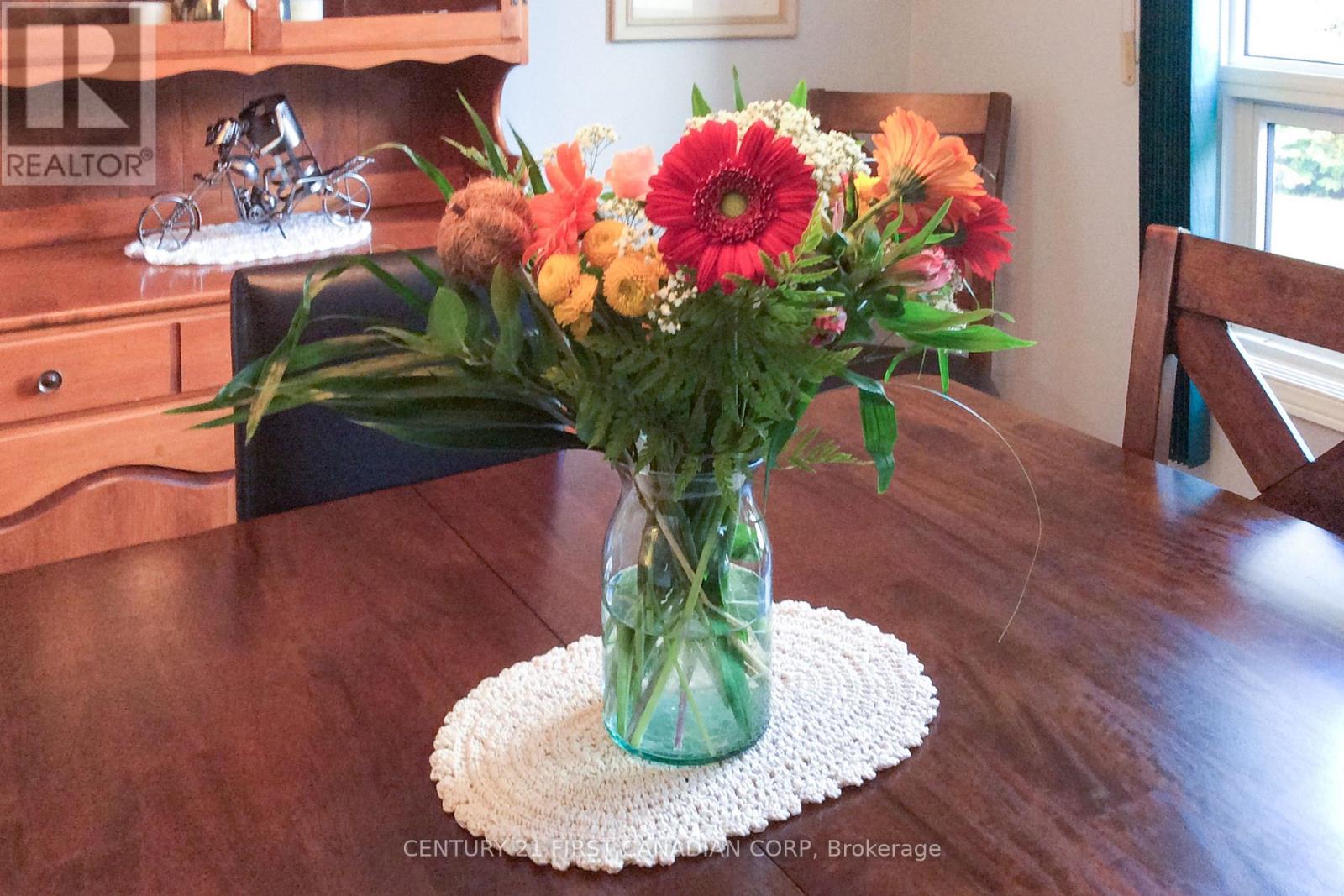 106 Angelo Drive, West Elgin, Ontario  N0L 2P0 - Photo 7 - X12461950