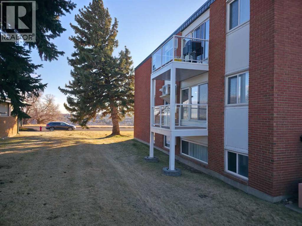 9, 512 Mccutcheon Drive Nw, Medicine Hat, Alberta  T1A 6X7 - Photo 3 - A2274623