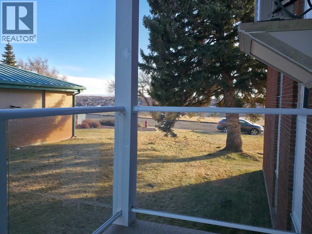 9, 512 Mccutcheon Drive Nw, Medicine Hat, Alberta  T1A 6X7 - Photo 4 - A2274623