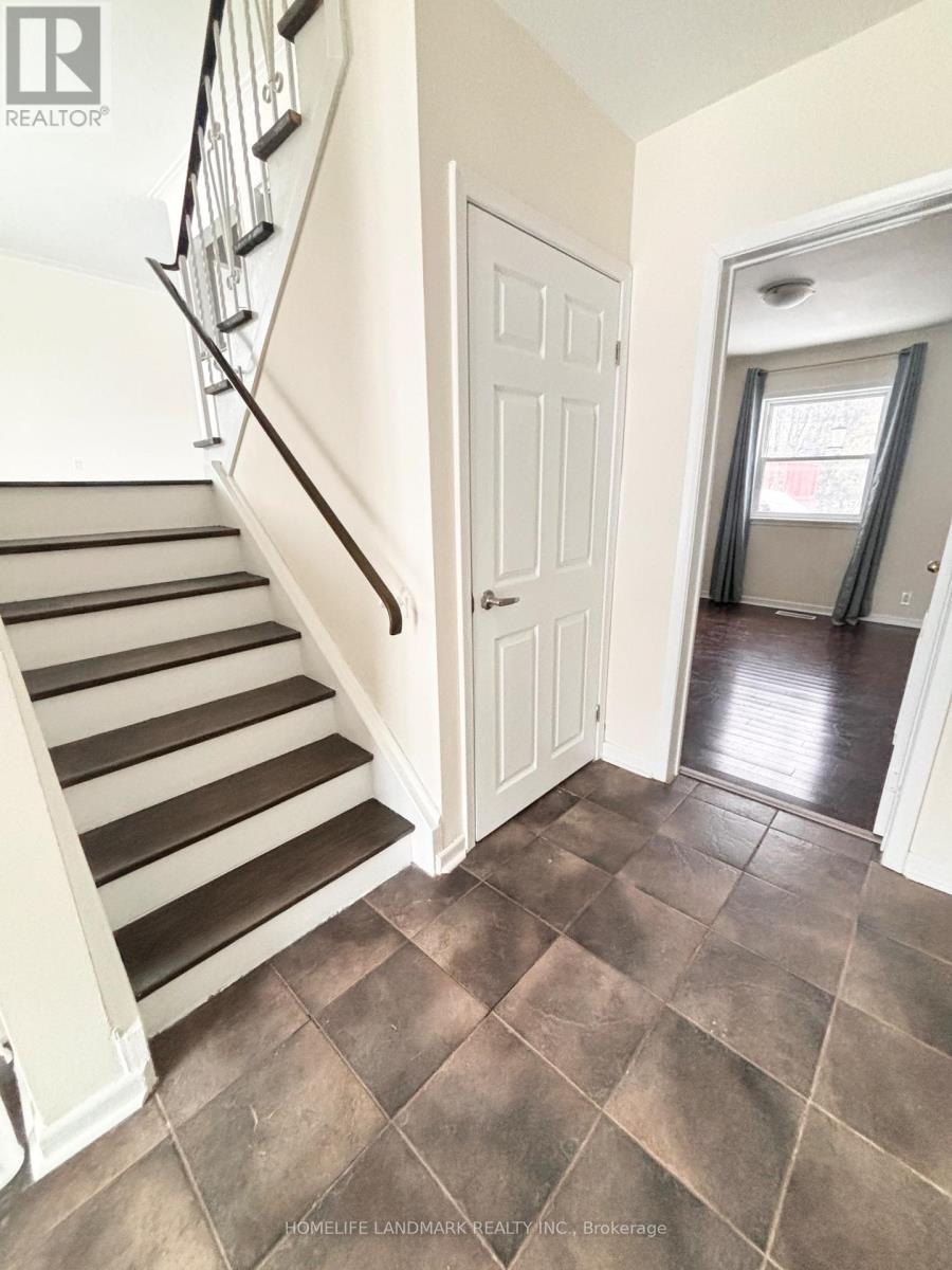 27 Arrowflight Drive, Markham, Ontario  L3P 1R9 - Photo 10 - N12809408