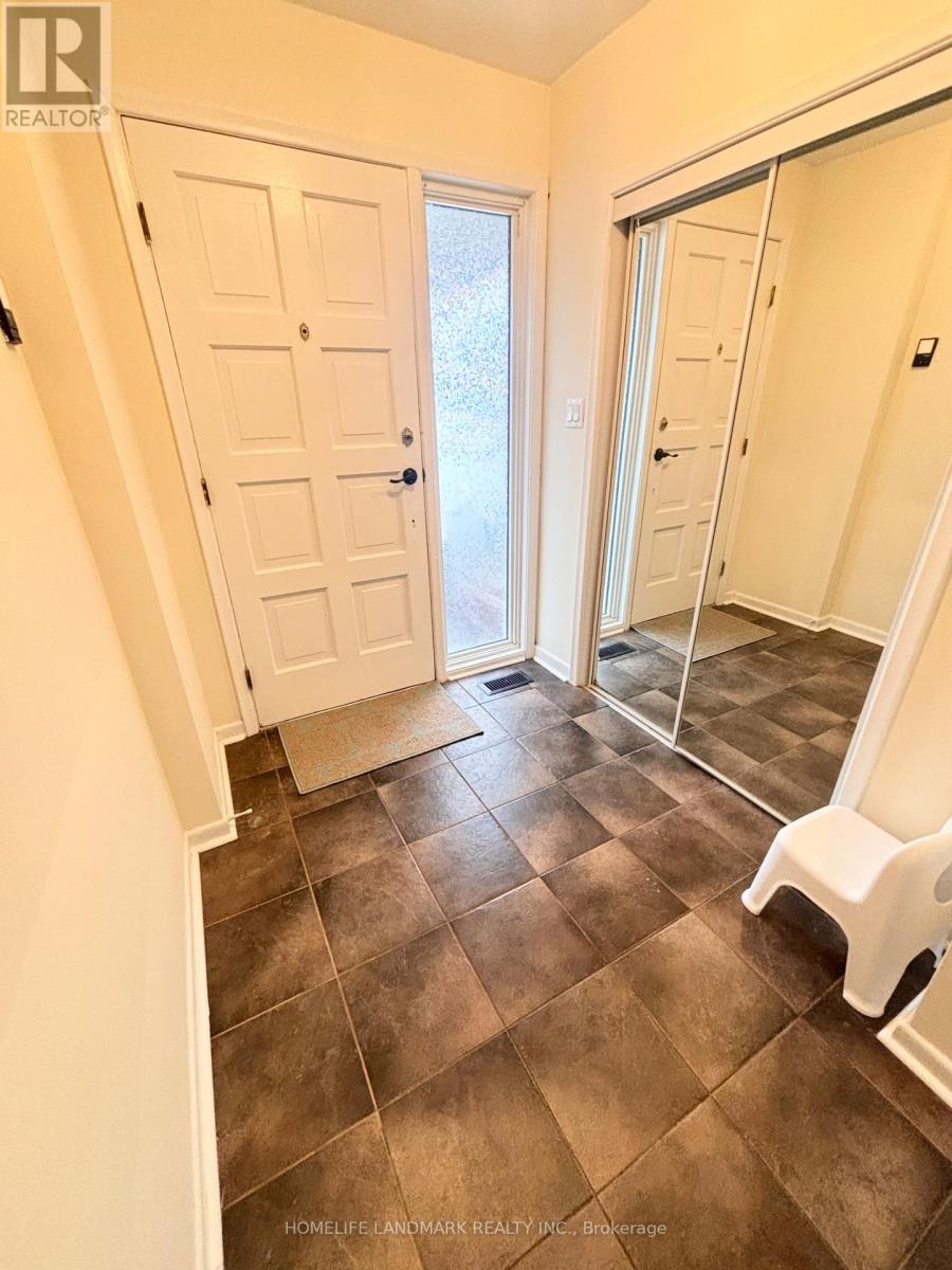 27 Arrowflight Drive, Markham, Ontario  L3P 1R9 - Photo 7 - N12809408